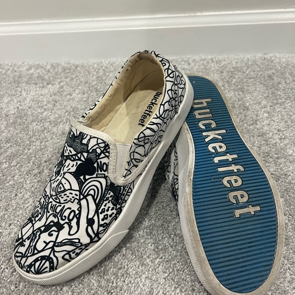 Bucket Feet Chicago Designed Graphic Slip-On Sneakers - Picture 3 of 4